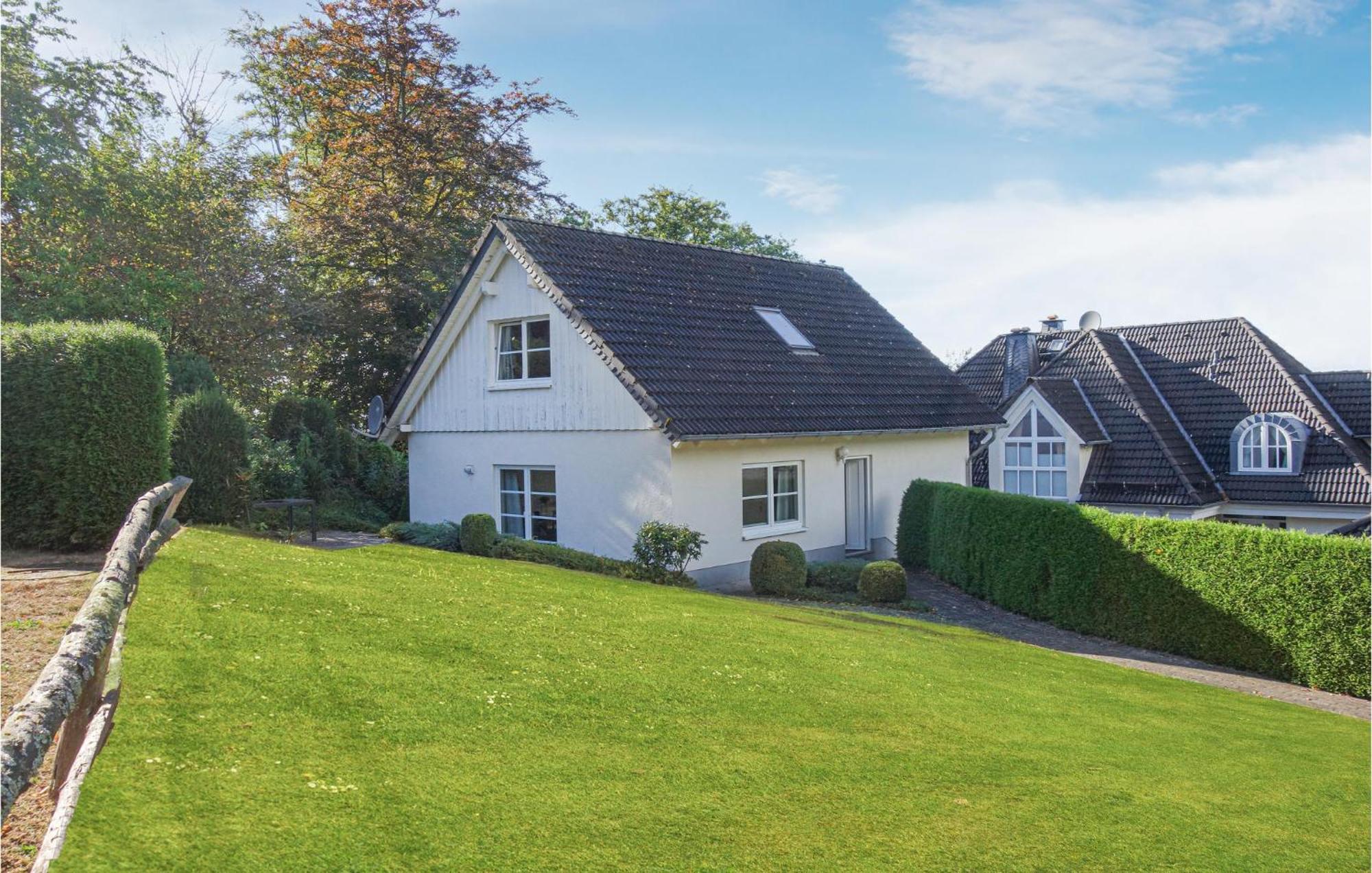 Gorgeous Home In Attendorn With Kitchen Bagian luar foto